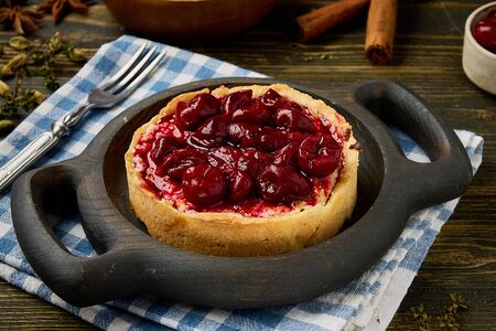 Пирожное Вишня с творогом