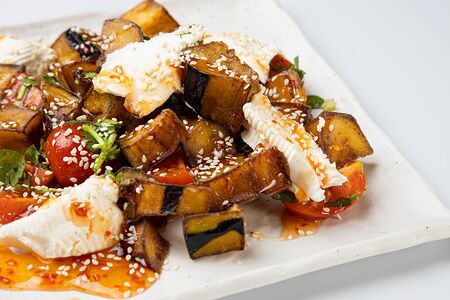 Салат из хрустящих баклажанов