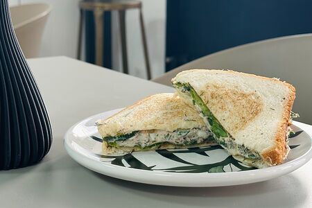 Сэндвич с тунцом