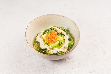 Салат с чукой и ананасом кимчи