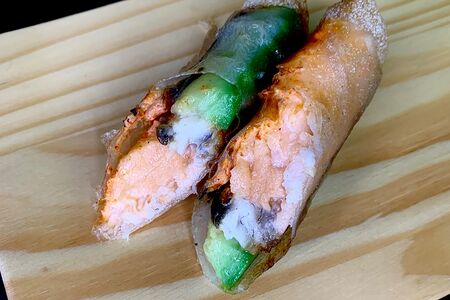 Спринг ролл с угрем и лососем