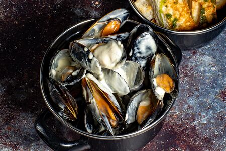 Мидии в соусе блю чиз