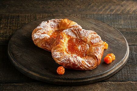 Слойка с морошкой