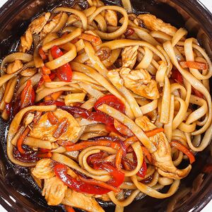Лапша Удон с курицей и овощами
