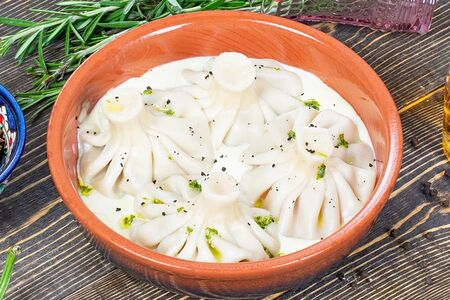 Хинкали с курицей и сливочно-сырным соусом