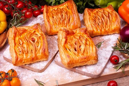 Слойка с курицей и сыром