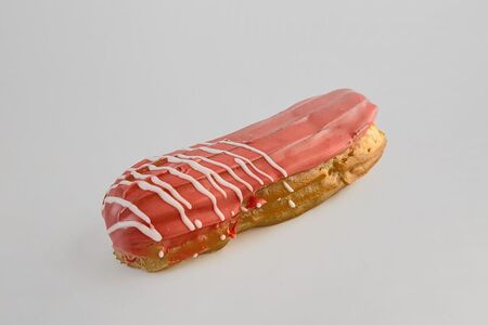 Эклер Клубничный