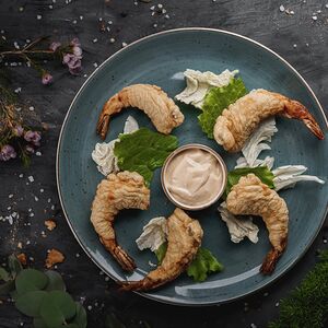 Креветка темпура с соусом спайси