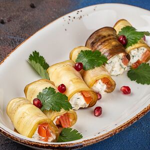 Рулетики из баклажанов с сырной начинкой