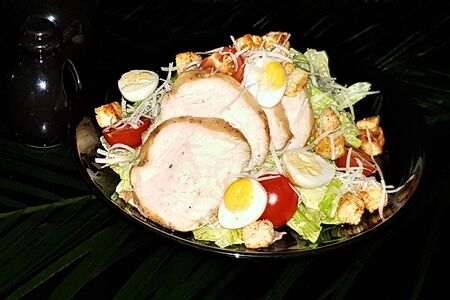 Салат Цезарь с курицей