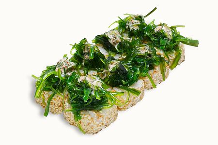 Фирменный Ролл с Салатом Чука 4 шт.