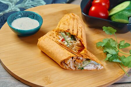 Шаверма в сырном лаваше