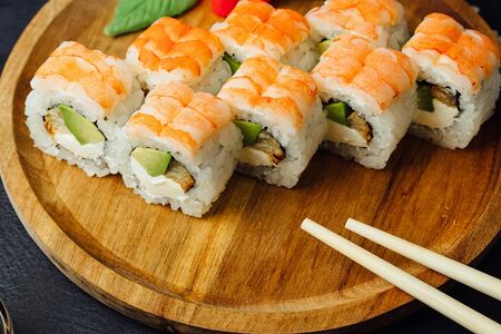 Ролл креветка