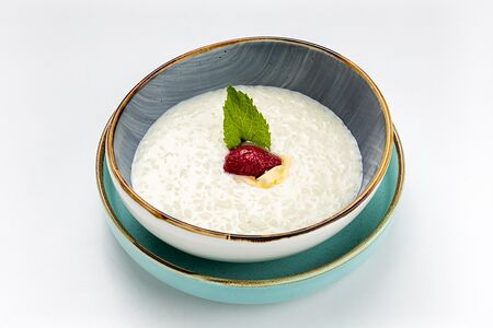 Каша рисовая с ягодами