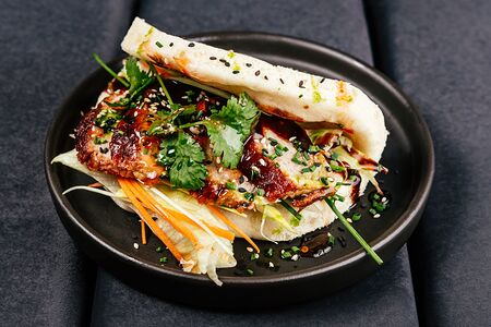 Бао с уткой по-пекински