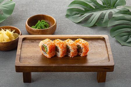 Ролл Калифорния селмон 1/2