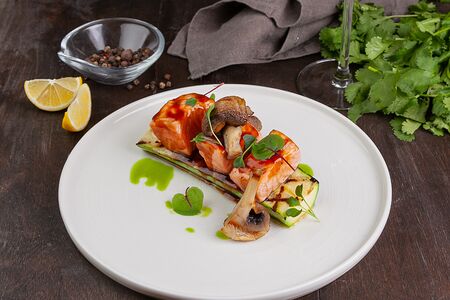 Спинка лосося с цукини