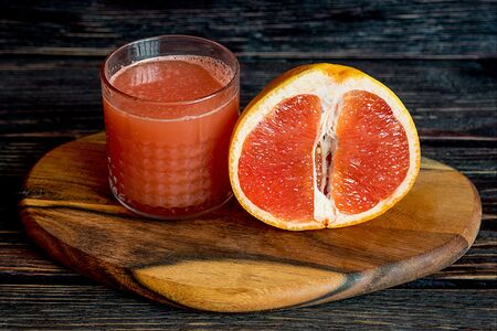 Свежевыжатый грейпфрутовый сок