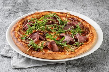 Пицца с ростбифом