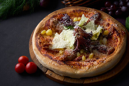 Пицца с люля из баранины и вялеными томатами