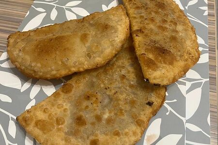 Чебурек со свининой и говядиной