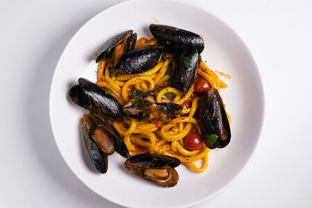 Спагетти с вонголе и мидиями