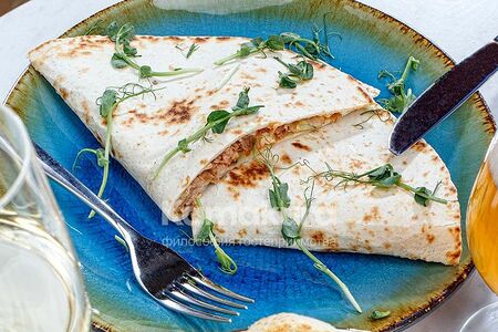 Кесадилья с рваной свининой