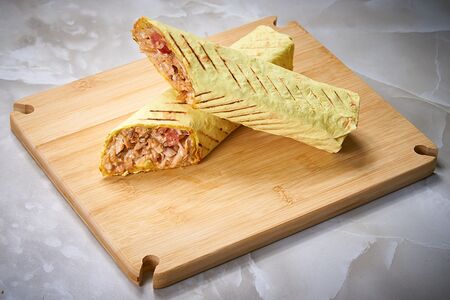 Шаурма в сырном лаваше