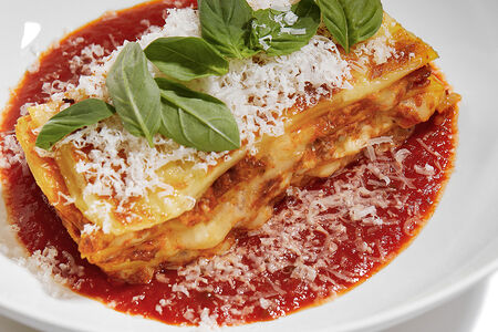 Лазанья с растительным мясом