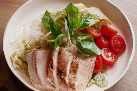 Боул цезарь с курицей