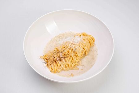 Тальолини, сыр, чёрный перец