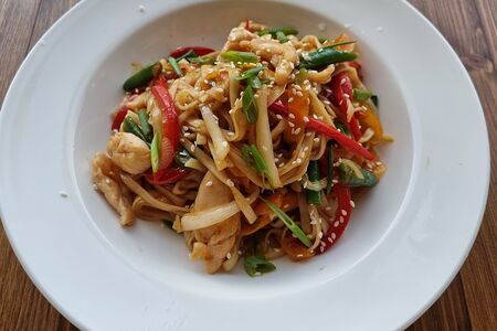 Вок с курицей