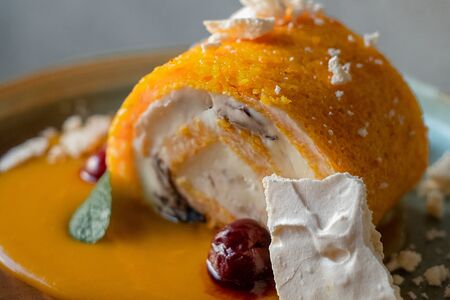 Морковный рулет