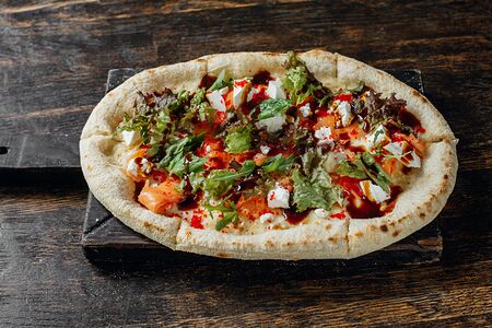 Пиццета с лососем и соусом унаги