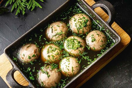 Шампиньоны в собственном соку