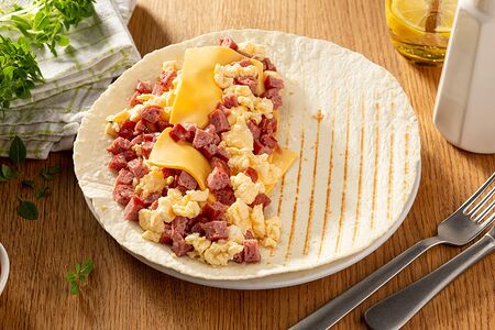 Кесадилья с колбаской гриль