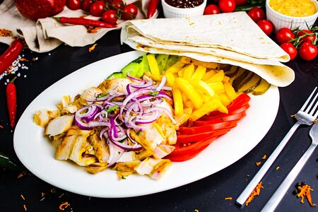 Курица на тарелке