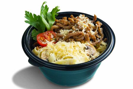 С телятиной и грибами в сливочном соусе