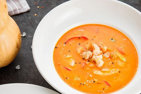 Суп в стиле Том-ям с креветками и курой