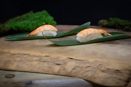 Суши с креветкой