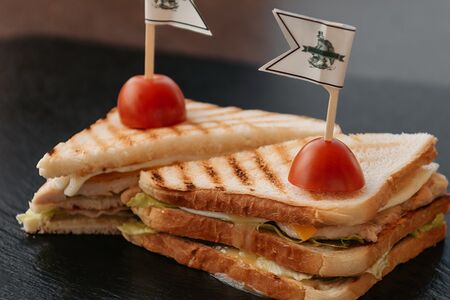 Сэндвич с лососем и сыром филадельфия