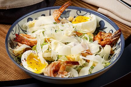 Салат Цезарь с креветками