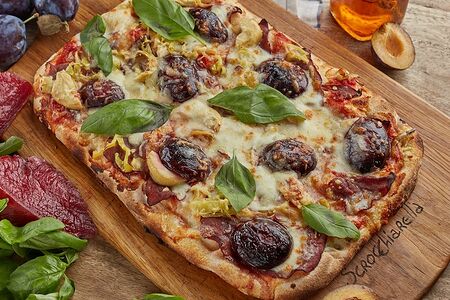 Пицца римская Карпаччо со сливой