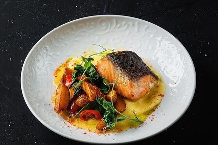 Лосось на подушке из голландского соуса