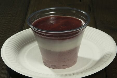 Трайфл йогуртовая панна котта с малиной