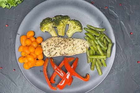 Филе индейки с овощами на пару