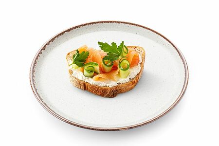 Брускетта с крем-сыром и слабосоленым лососем