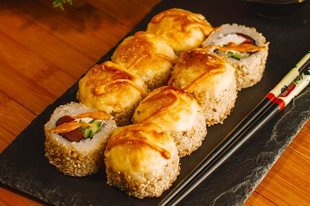 Запечённый ролл с тунцом