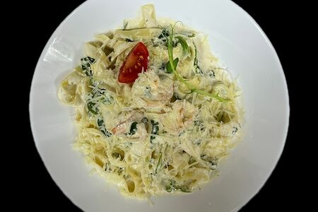 Феттучини с креветкой и шпинатом