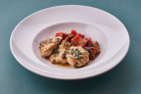 Куриная грудка в лимонном соусе с овощным рагу